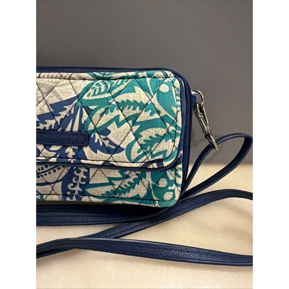 Vera Bradley All in One Zip Wallet Crossbody "Santiago" Retired Pattern 2017 - Picture 3 of 16
